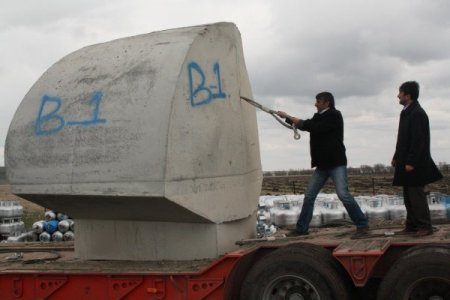 İnsanlık Anıtı'nın Baş Kısmı Belediye Garajında