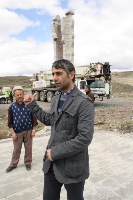 İnsanlık Anıtı’nın Yıkımı İçin Kullanılacak Vinç Kars’ta