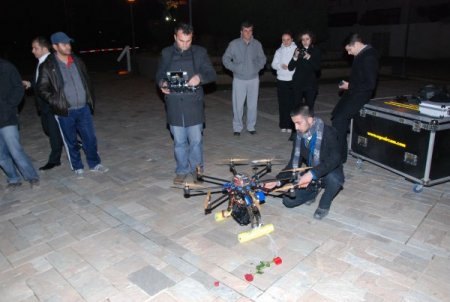 İnsansız hava aracı ile evlilik teklifi yaptı