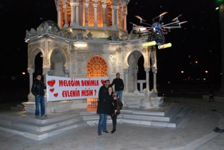 İnsansız hava aracı ile evlilik teklifi yaptı