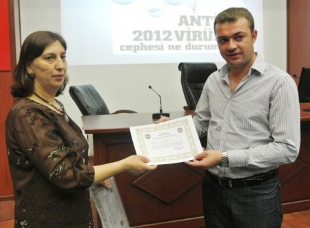 İnternet Kafe Sahiplerine Seminer