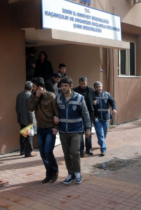 İnternet üzerinden banka hesaplarını boşaltan çete adliyede