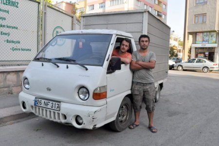 İnternette bit pazarı kuran üniversiteliler, şimdi de nakliye işine el attı