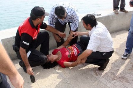 İntihar Etmek İçin Denize Atlayan Kadının Feryadı: Dünya Pislik, Kızımı Mahvedecekler