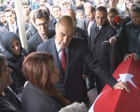 İntihar ettiği ileri sürülen emniyet amiri toprağa verildi