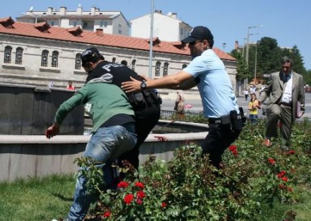 İntiharı, Polisin Çevikliği Önledi