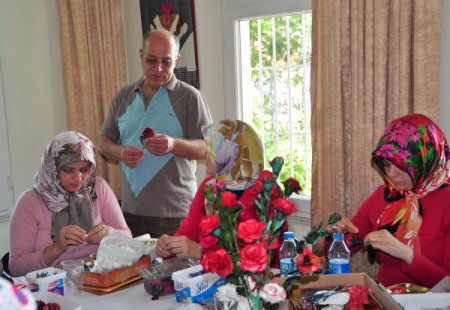 İpek Dokumacılığını Öğrenen 15 Kursiyer Sertifka Aldı