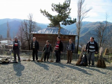 İpekböceği yetiştiriciliği için üreticilere dut fidanı dağıtıldı