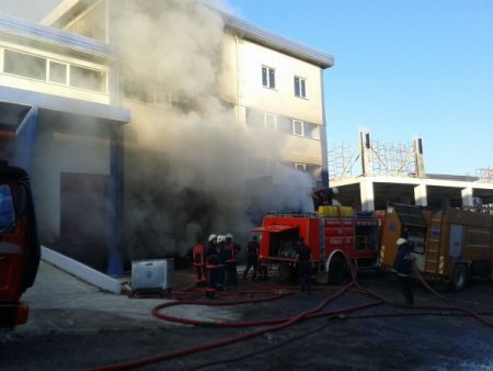 İplik fabrikası çıkan yangında kül oldu