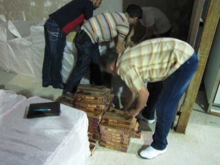 İplik yüklü kamyonla sigara kaçakçılığı