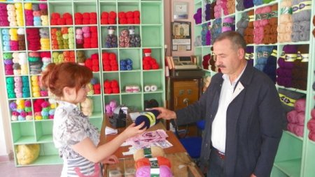 İplikçiler: Yeni Nesil Kadınlar Kazak Örmek Yerine Dizi İzlemeyi Tercih Ediyor