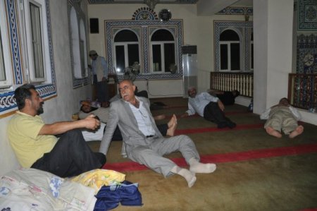 Irak'la yaşanan vize krizi nedeniyle Silopi'de bekleyen hacı adayları zorda