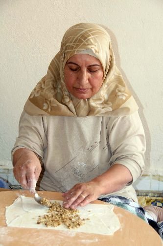 Iraklı Eski Konsolos Geçimini Sağlamak İçin Şimdi Türkiye'de Gözleme Satıyor