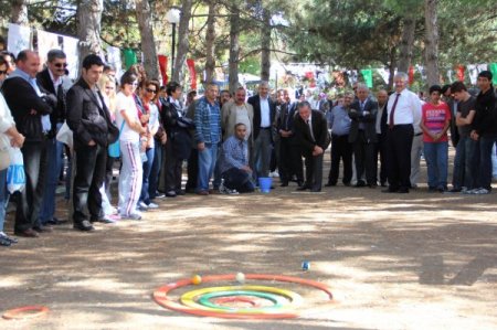 Iraklı gazeteci El Zeydi’nin Bush'a ayakkabı fırlatması Ankara'da oyun oldu