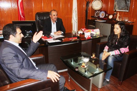 Iraklı öğrenciler Cizre Belediyesi'ni ziyaret etti