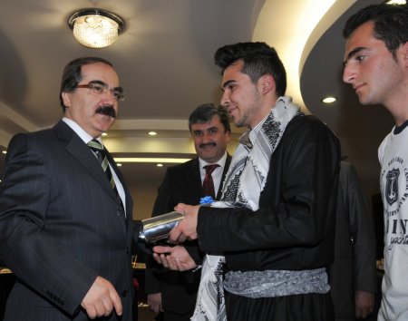 Irak’lı öğrenciler Vali Coş’u ziyaret etti