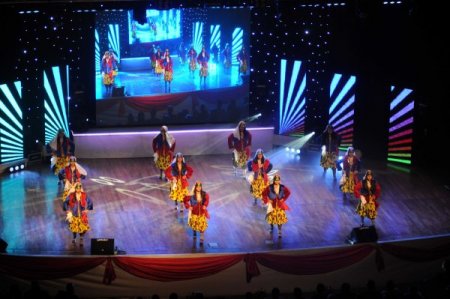 Iraklı Türk Okullarının Öğrencileri İçin Gelen Diyarbakırlılar Salona Sığmadı