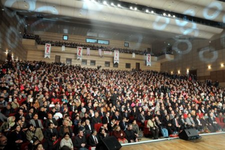 Iraklı Türk Okullarının Öğrencileri İçin Gelen Diyarbakırlılar Salona Sığmadı