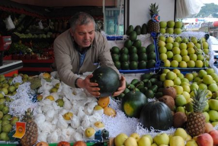 İran Karpuzu, 4 Liradan Alıcı Buluyor