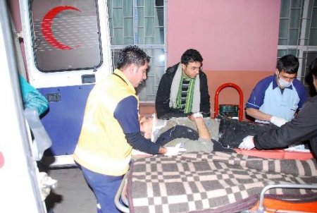 İran Plakalı Yolcu Otobüsü Park Halindeki Tır'a Çarptı: 2 Ölü, 18 Yaralı
