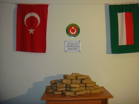 İran sınır kapısında 2 milyon TL değerinde eroin ele geçirildi