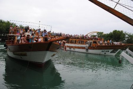İranlılardan Sonra Avrupalı Turistler De Botçuların Yüzünü Güldürdü