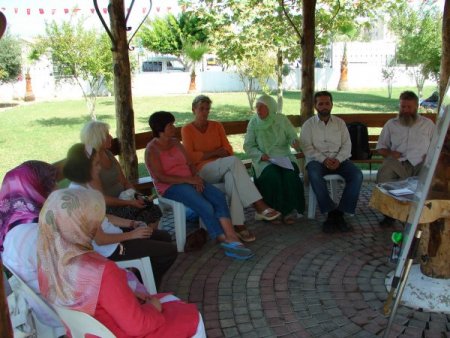 İrşat Bürosu'ndan İslamiyet'i seçen yerleşik yabancıların evine ziyaret