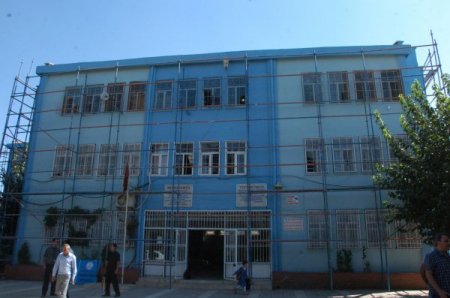 İş adamı Ağaoğlu, Diyarbakır'da 9 okulu yeniliyor