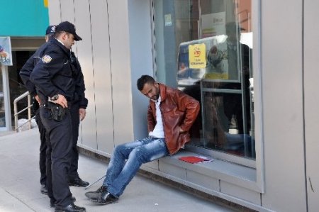 İş ararken sara nöbeti geçiren genç, yaralandı