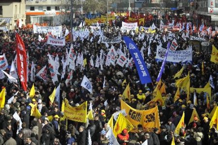 İş Bırakan Sendika Üyeleri, Tekel İşçileri İçin Yürüdü