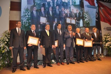 İş dünyası yeni anayasa istedi, Bakan Yazıcı 'kaçamayız' dedi