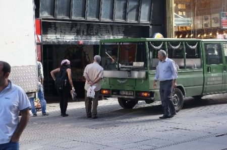 İş hanının 4'üncü katından düşerek öldü