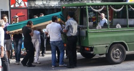 İş hanının 4'üncü katından düşerek öldü