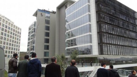 İş merkezinde yangın paniği