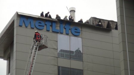 İş merkezinde yangın paniği