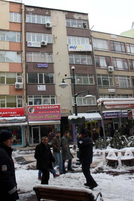 İş merkezinin çatı katında yangın çıktı