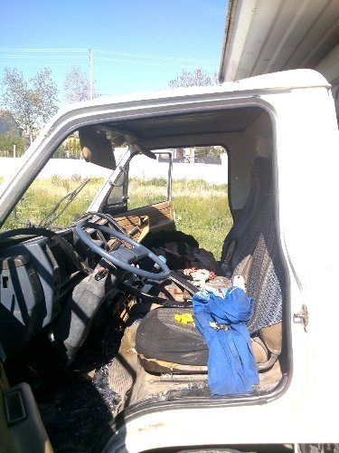 İş üstünde yakalanan trafo hırsızı önce çırılçıplak soyuldu sonra dayak yedi