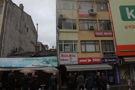 İş yerinde uyuyan gazeteci yangında dumandan zehirlendi