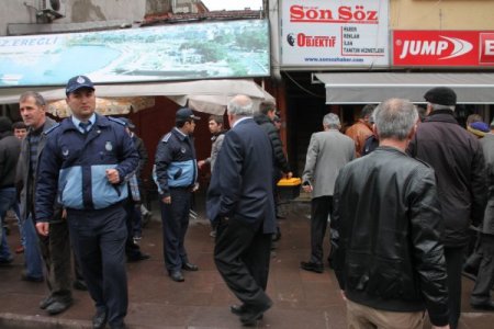 İş yerinde uyuyan gazeteci yangında dumandan zehirlendi