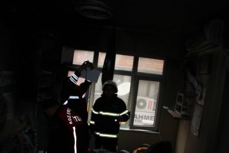 İş yerinde uyuyan gazeteci yangında dumandan zehirlendi