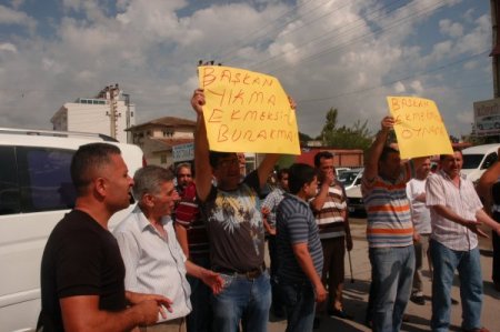 İş Yerlerinin Yıkılmasını İstemeyen Esnaf Yol Kapattı