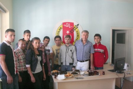 İş yoğunluğu nedeniyle bir araya gelemeyen gazeteciler altın gününde buluşuyor