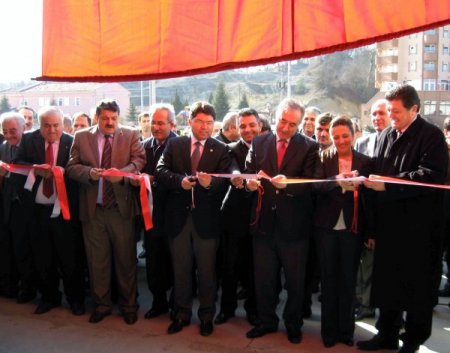 İşadamı, Bartın'a Ahşap Marketi Açtı