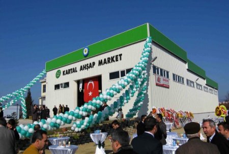 İşadamı, Bartın'a Ahşap Marketi Açtı