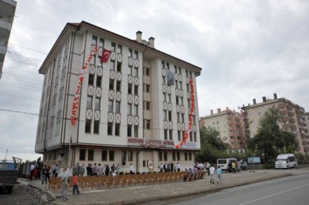 İşadamı Mehmet Nazif Günal'dan, Memleketi Arhavi'ye Öğrenci Yurdu Hizmeti