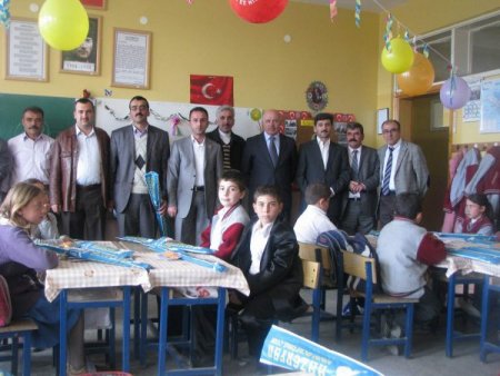 İşadamları Kutlu Doğum'da Çocukları Uçurtma İle Sevindirdi