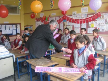 İşadamları Kutlu Doğum'da Çocukları Uçurtma İle Sevindirdi