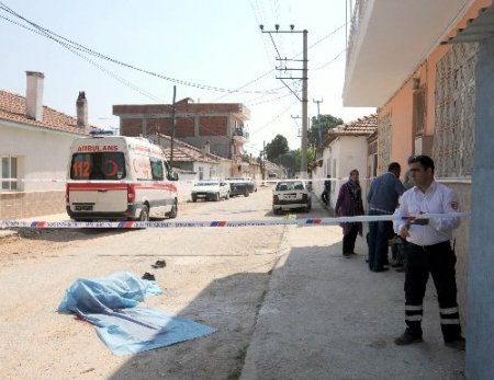 İşçi Bayramı'nda boya yaparken elektriğe kapılan işçi hayatını kaybetti