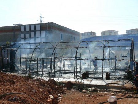 İşçi çadırında yangın ucuz atlatıldı