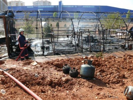 İşçi çadırında yangın ucuz atlatıldı